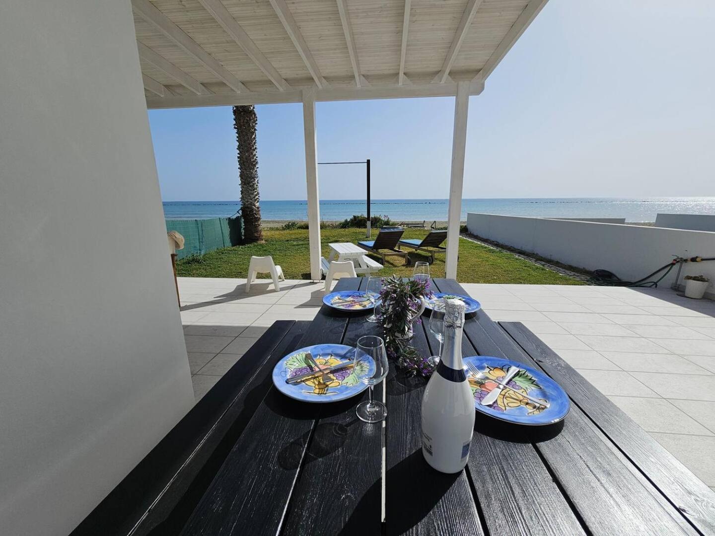 Ammos Beachfront Villa Paradise Larnaca Extérieur photo