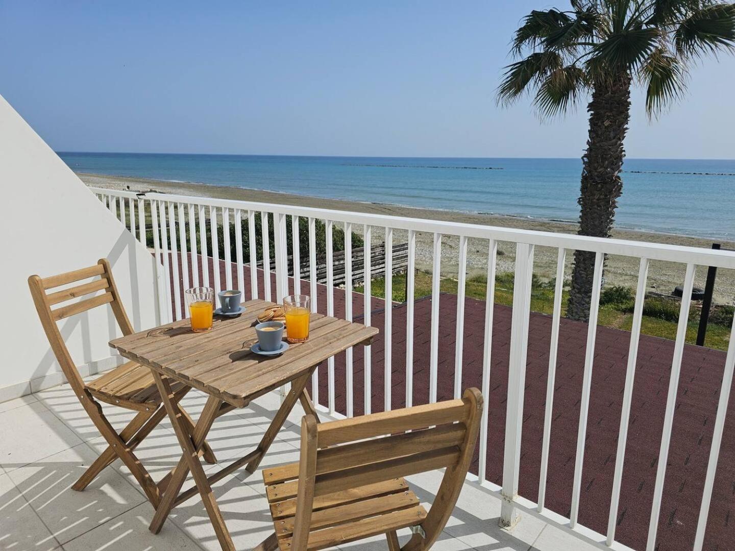 Ammos Beachfront Villa Paradise Larnaca Extérieur photo